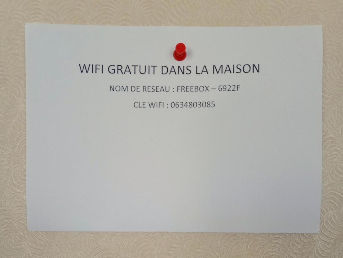 Maison Entiere Avec Parking, Garage Et Jardin モンリュソン エクステリア 写真