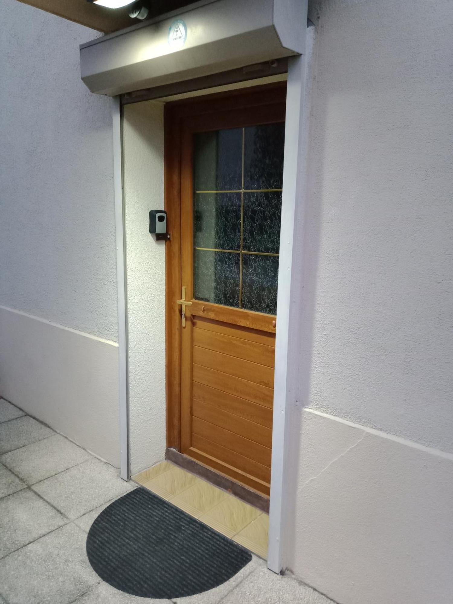 Maison Entiere Avec Parking, Garage Et Jardin モンリュソン 部屋 写真