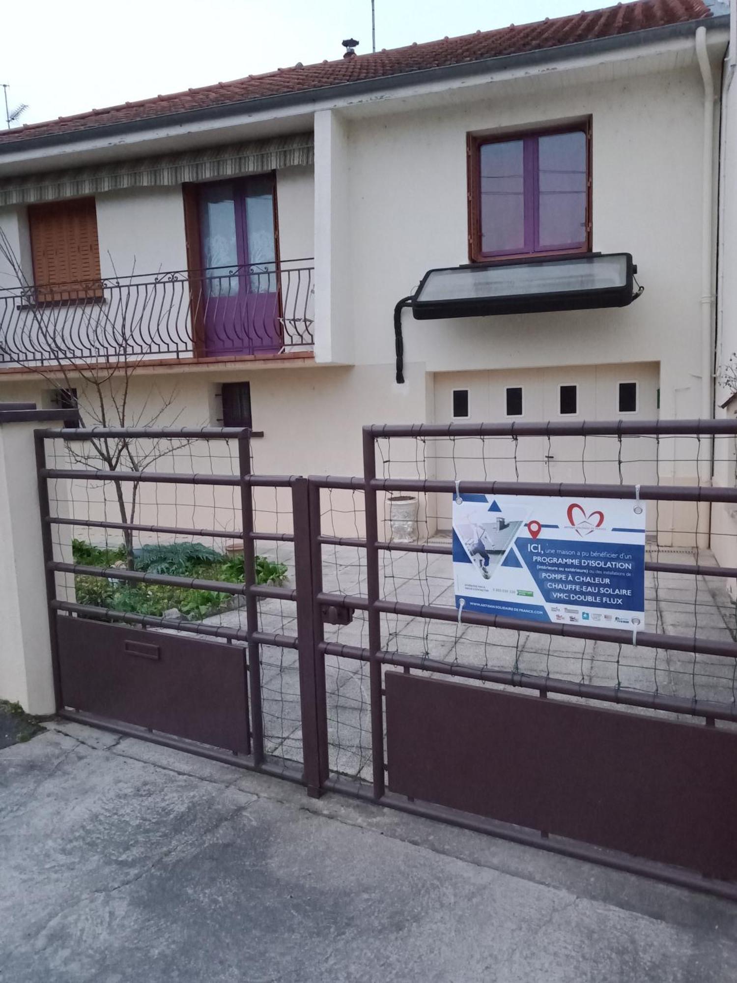 Maison Entiere Avec Parking, Garage Et Jardin モンリュソン 部屋 写真