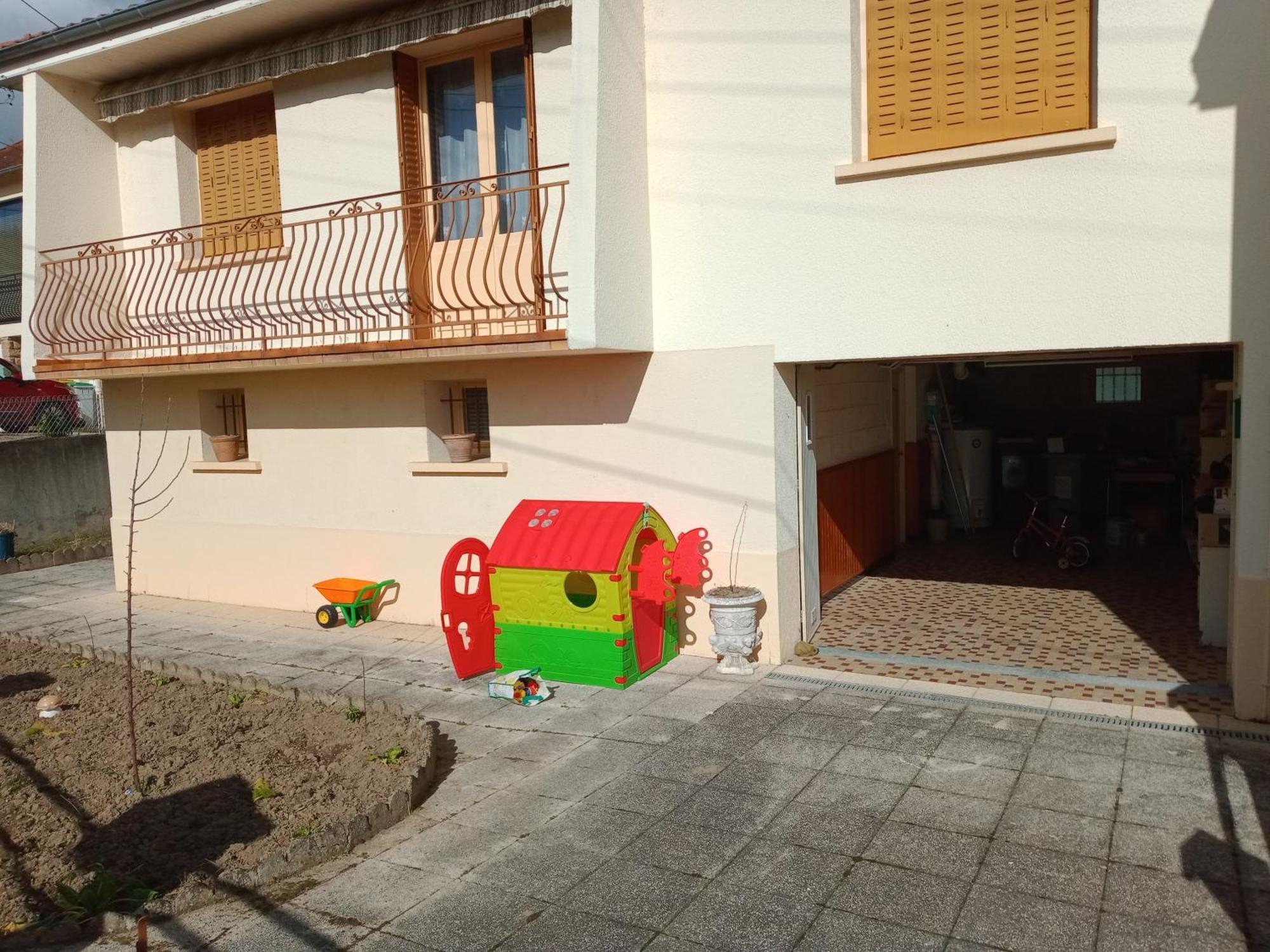 Maison Entiere Avec Parking, Garage Et Jardin モンリュソン 部屋 写真
